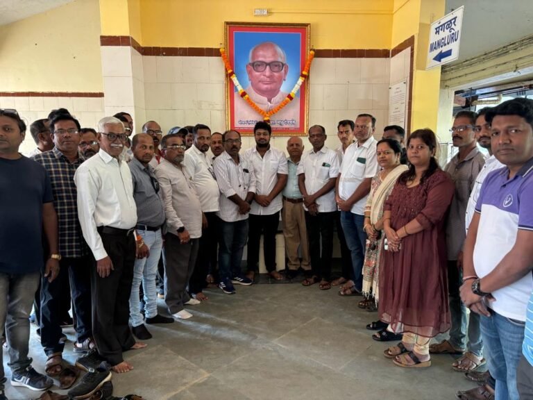 सिंधुदुर्ग रेल्वे स्टेशनवरील दंडवतेचे तैलचित्र लावण्यास रेल्वे प्रशासनाचाविरोध…