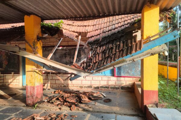 उभादांडा केंद्र शाळेच्या हॉल चे छप्पर कोसळले : शाळेत मुले नसल्याने मोठी दुर्घटना टळली…