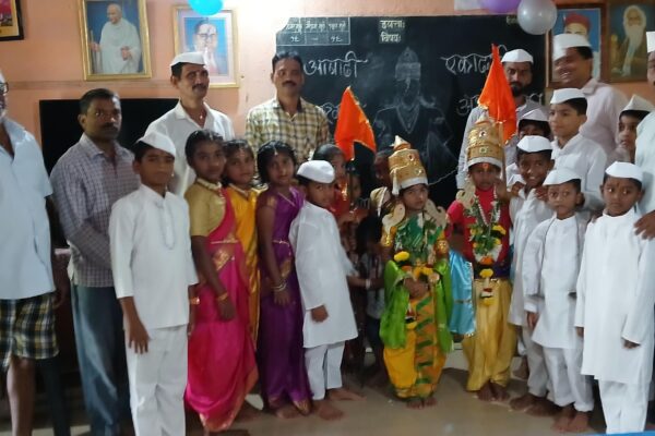 डेगवे मिरेखण शाळेत अवतरले विठ्ठल रुक्मिणी…